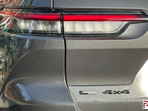 Used 2022 Jeep Grand Cherokee L Laredo image 36