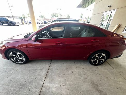 Used 2023 Hyundai Elantra SEL w/ Convenience Package FWD image 8