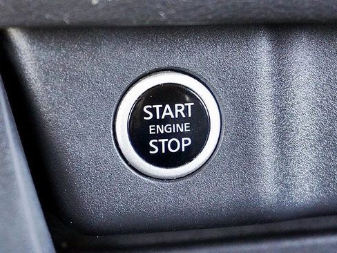 Used 2021 Nissan Rogue SV image 29