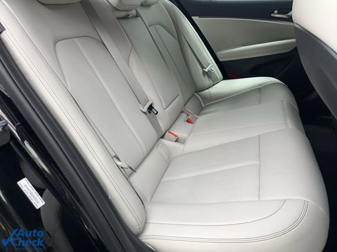 Used 2025 Genesis G70 2.5T image 20