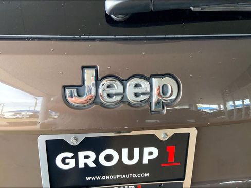 Used 2021 Jeep Grand Cherokee Overland AWD/4WD image 30