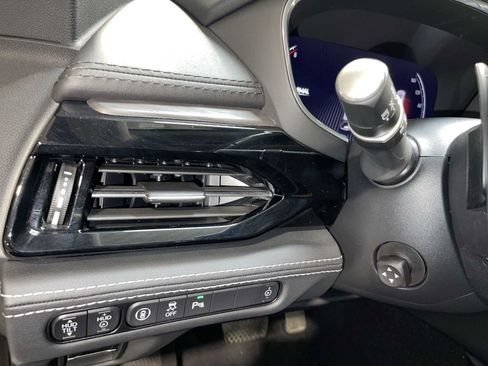 Used 2023 Acura MDX SH-AWD w/ Advance Package image 24