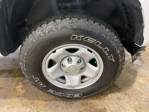 Used 2022 Toyota Tacoma SR w/ SR Convenience Package RWD image 29