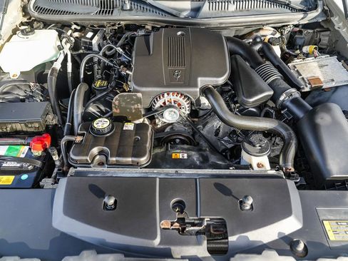 Used 2008 Lincoln Town Car Signature Limited image 30