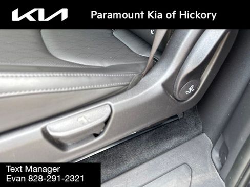 Used 2024 Kia Carnival LX FWD image 16