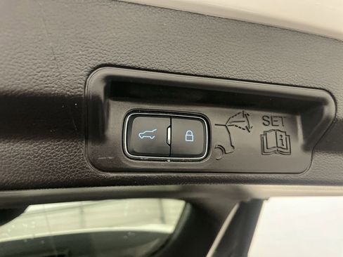 Used 2022 Ford Explorer XLT w/ Equipment Group 202A image 31