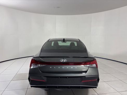 New 2025 Hyundai Elantra SEL FWD image 4