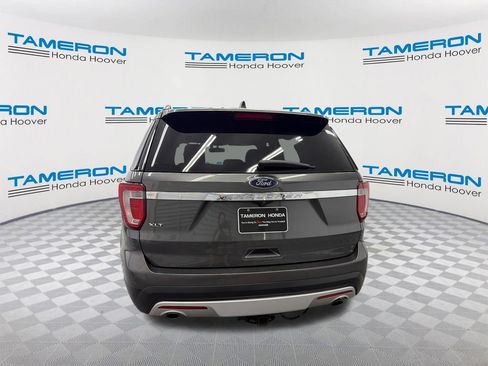 Used 2017 Ford Explorer XLT w/ Equipment Group 201A FWD image 4
