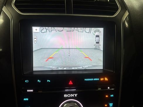 Used 2018 Ford Explorer Limited w/ Equipment Group 301A FWD image 13