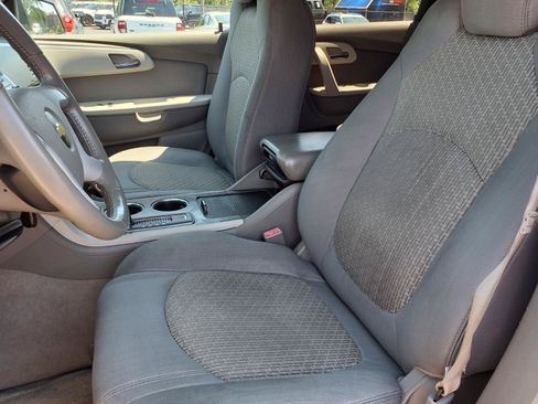 Used 2012 Chevrolet Traverse LS FWD image 3