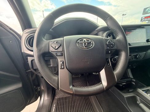 Used 2019 Toyota Tacoma TRD Sport w/ Technology Package AWD/4WD image 11