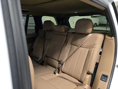 New 2026 Land Rover Range Rover Long Wheelbase SE AWD/4WD image 19
