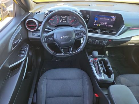 Used 2024 Chevrolet Trax RS FWD image 7