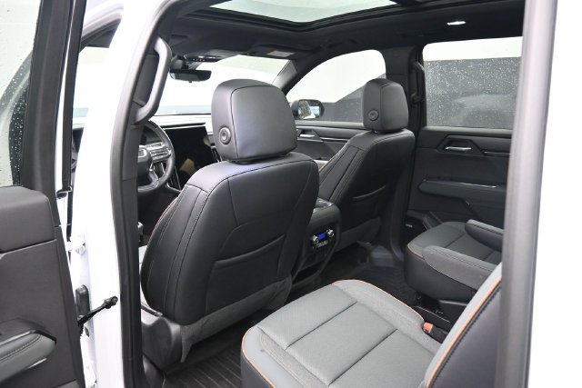 Used 2026 GMC Acadia AT4 w/ Super Cruise Package AWD/4WD image 12