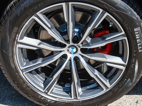 Used 2024 BMW X5 sDrive40i w/ M Sport Package RWD image 11