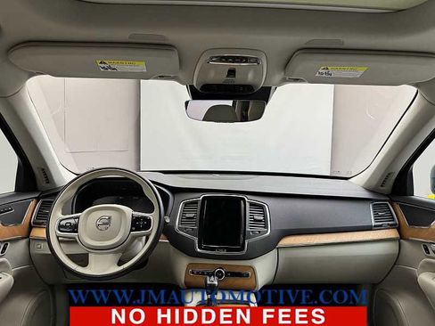 Used 2021 Volvo XC90 T6 Momentum image 12