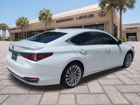 Certified 2022 Lexus ES 300h Ultra Luxury w/ Accessory Package 2 FWD image 4