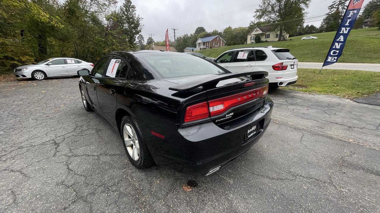Used 2012 Dodge Charger SE RWD image 6