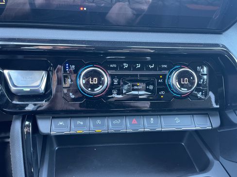 New 2026 GMC Sierra 1500 AT4 w/ AT4 Premium Package AWD/4WD image 16
