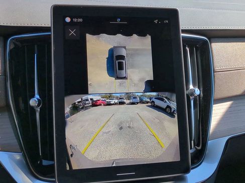 New 2026 Volvo XC90 B6 Plus w/ Protection Package Premier AWD/4WD image 17