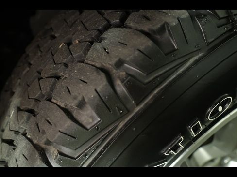 Used 2022 Jeep Cherokee Trailhawk image 21