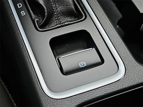 Used 2018 Ford Escape SE image 25