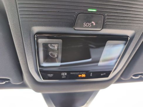 Used 2025 Volkswagen Atlas Cross Sport SE image 24