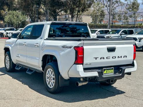 Used 2025 Toyota Tacoma SR5 AWD/4WD image 8