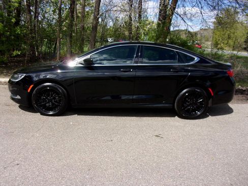 Used 2016 Chrysler 200 Limited FWD image 2