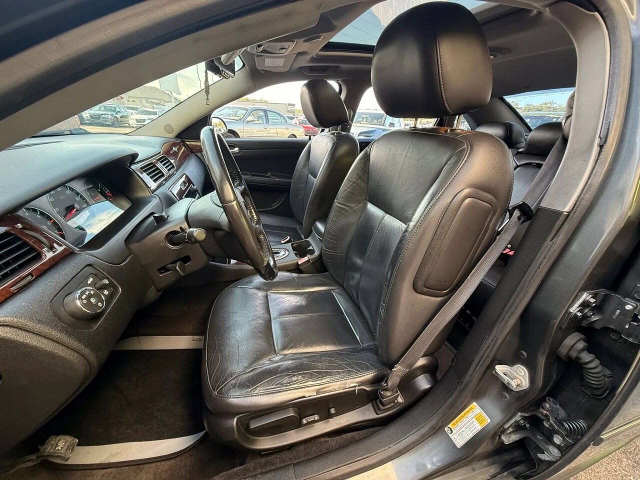 Used 2010 Chevrolet Impala LTZ FWD image 17