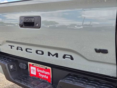 Certified 2022 Toyota Tacoma TRD Off-Road w/ TRD Premium Off Road Package AWD/4WD image 16