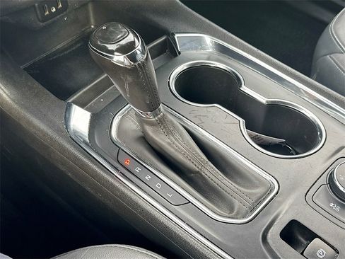 Used 2019 Chevrolet Traverse LT w/ LT Premium Package image 18