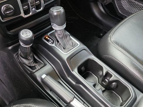 Used 2019 Jeep Wrangler Unlimited Sahara w/ Uconnect 4C Nav & Sound Group image 24