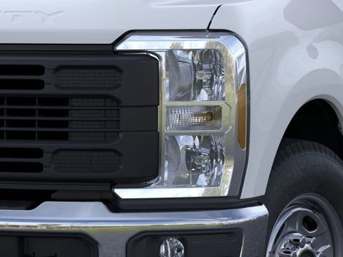 New 2026 Ford F250 XL w/ 360-Degree Camera Package RWD image 40