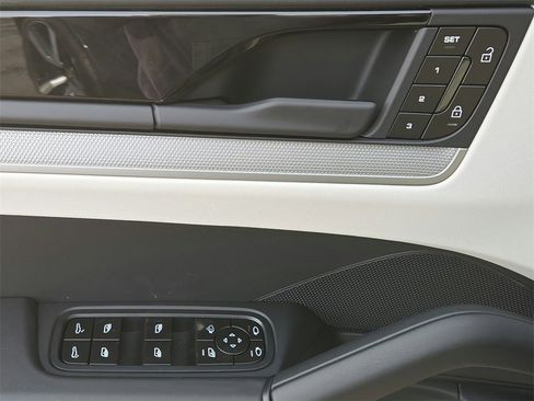 New 2026 Porsche Cayenne S image 7