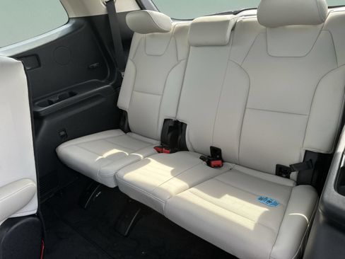Used 2023 Kia Telluride EX w/ EX Captain's Chair Package FWD image 23