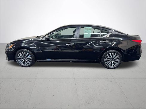 Used 2024 Nissan Altima 2.5 SV FWD image 3