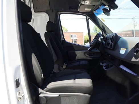 Used 2023 Mercedes-Benz Sprinter 2500 image 24