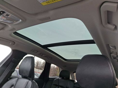 Used 2022 Volvo XC60 B5 Inscription image 11