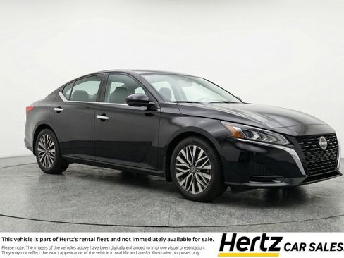 Used 2025 Nissan Altima 2.5 SV image 1