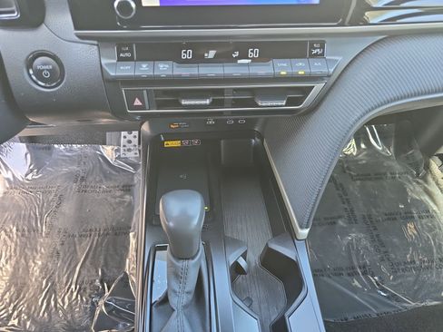Used 2025 Toyota Camry SE w/ Convenience Package FWD image 24