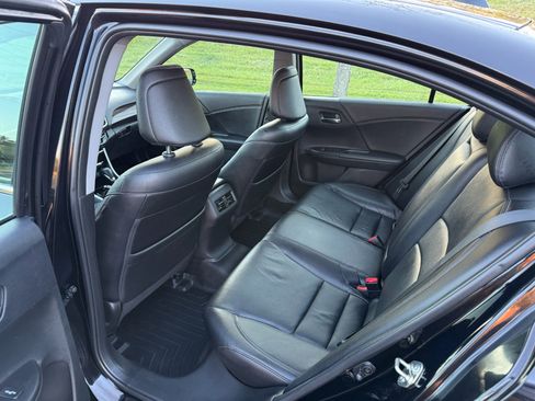 Used 2016 Honda Accord Touring image 13