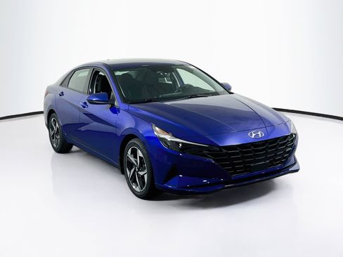 Used 2023 Hyundai Elantra SEL w/ Convenience Package FWD image 3