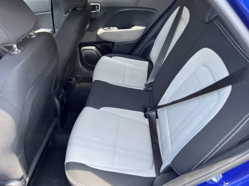 Used 2025 Hyundai Venue SEL FWD image 13