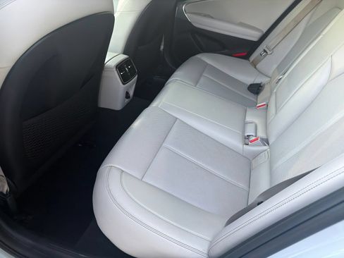 Used 2022 Genesis G70 2.0T RWD image 7
