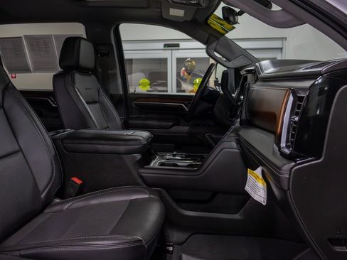 Used 2024 GMC Sierra 3500 Denali w/ Denali Reserve Package image 12