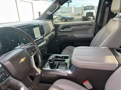 Used 2024 Chevrolet Silverado 1500 LTZ AWD/4WD image 13