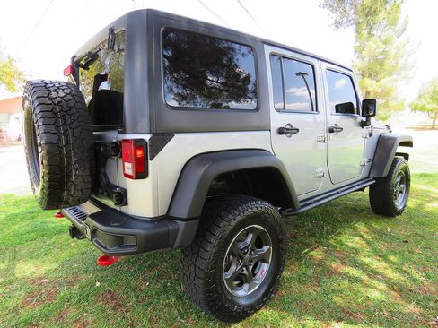 Used 2013 Jeep Wrangler Unlimited Rubicon AWD/4WD image 8