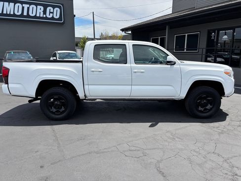 Used 2018 Toyota Tacoma SR AWD/4WD image 5