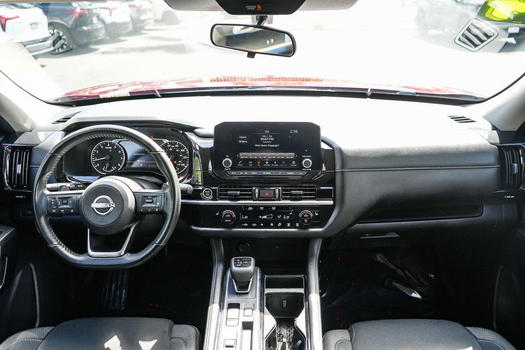 Used 2024 Nissan Pathfinder SV FWD image 12